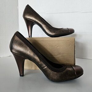 DEXFLEX By Dexter Metallic Bronze Cap Toe Classy Pumps Heels